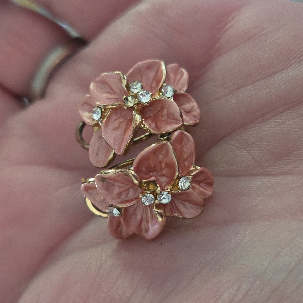 Pink flower vintage earrings
